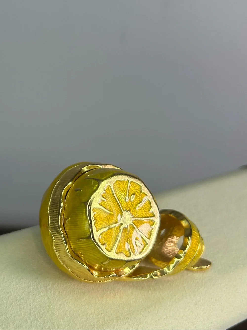 Edgar Berebi Lemon Enamel Trinket Box w/ Matching Charm Citrus Rare Collectible - Picture 8 of 16